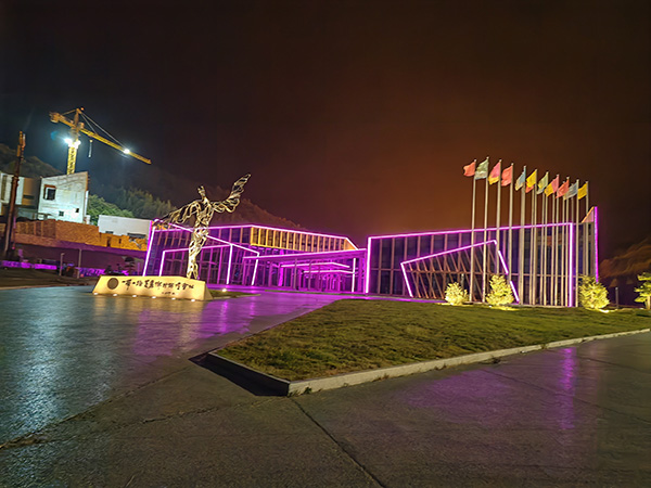 城市亮化是现代城市建设的重要组成部分，它不仅可以美化城市的夜景，还能提升城市的整体形象。随着科技的不断进步，城市亮化也得到了更多的关注和创新。本文将介绍一些关于城市亮化的创意和技术，帮助读者了解广河城市亮化的重要性以及如何进行广河城市亮化的规划和实施。